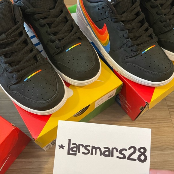 Nike Dunks - Picture 5 of 8